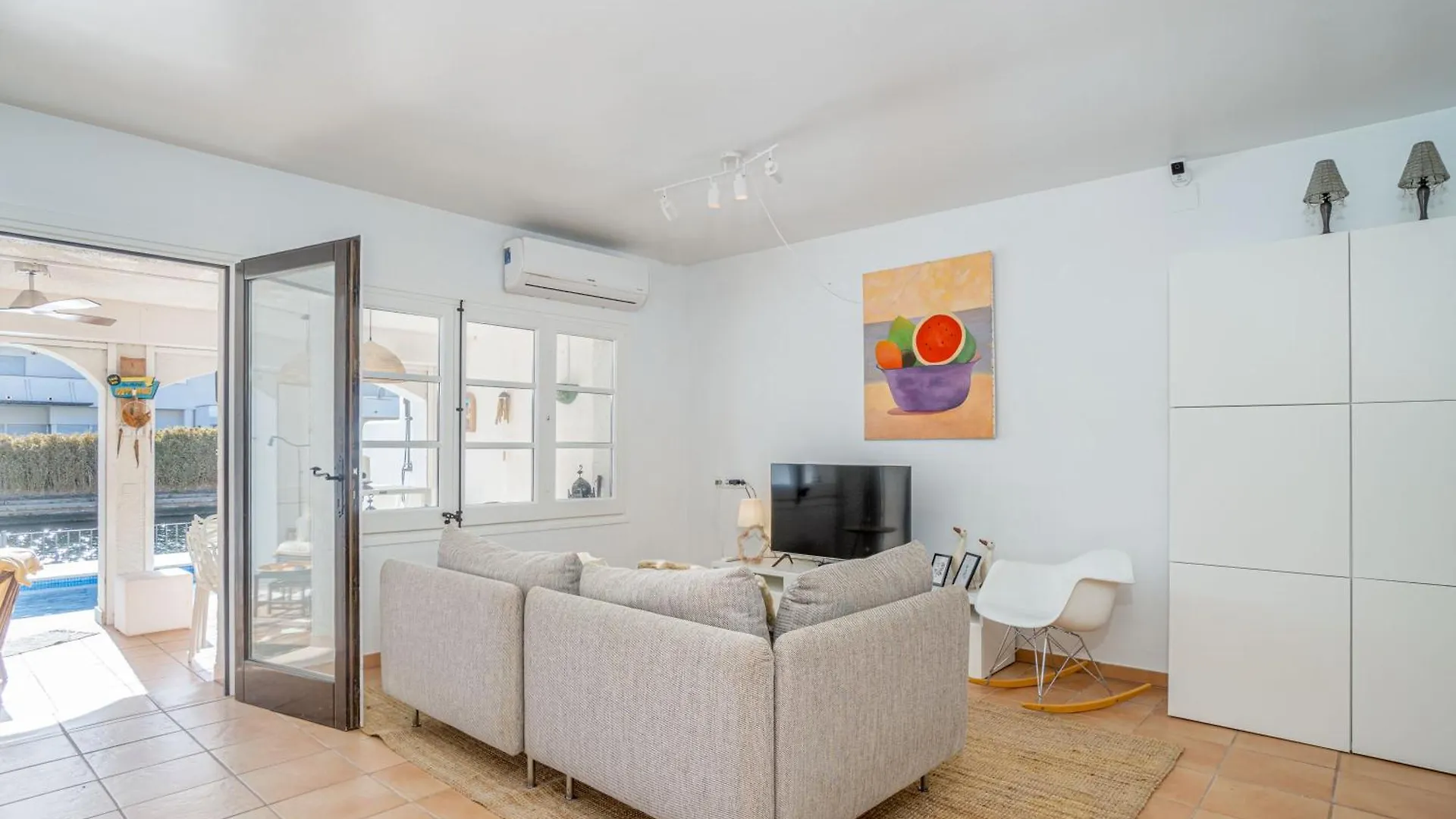 Holiday home 2027 Casa De Pescador Con 3 Habitaciones, Piscina Y Amarre By Homeselectspain Empuriabrava Spain