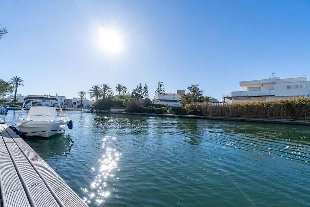 2027 Casa De Pescador Con 3 Habitaciones, Piscina Y Amarre By Homeselectspain Empuriabrava Holiday home