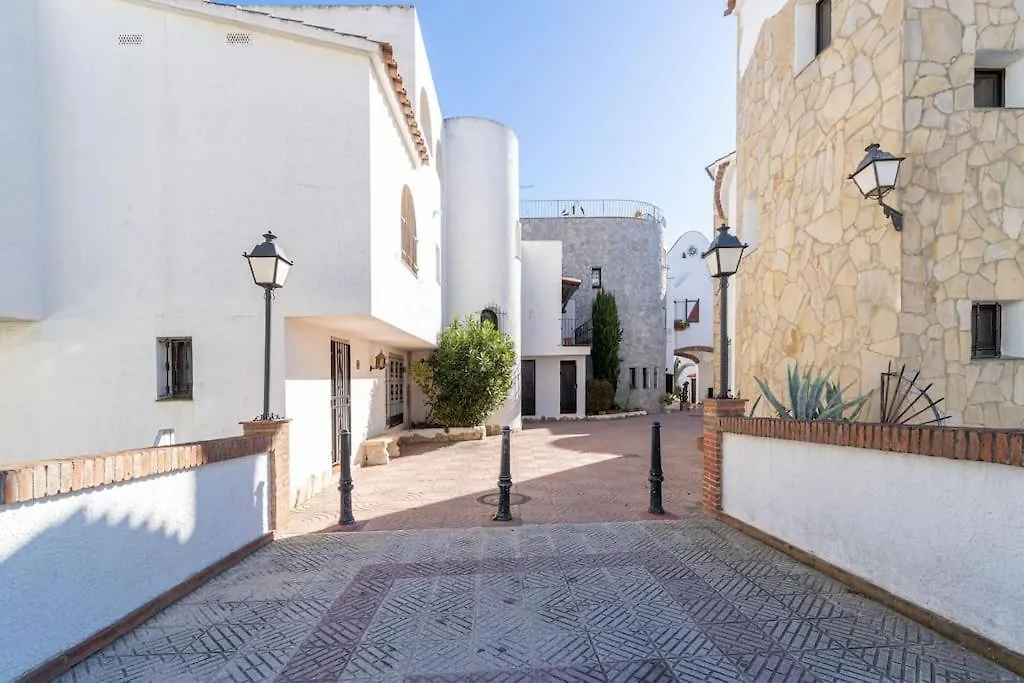 Holiday home 2027 Casa De Pescador Con 3 Habitaciones, Piscina Y Amarre By Homeselectspain Empuriabrava