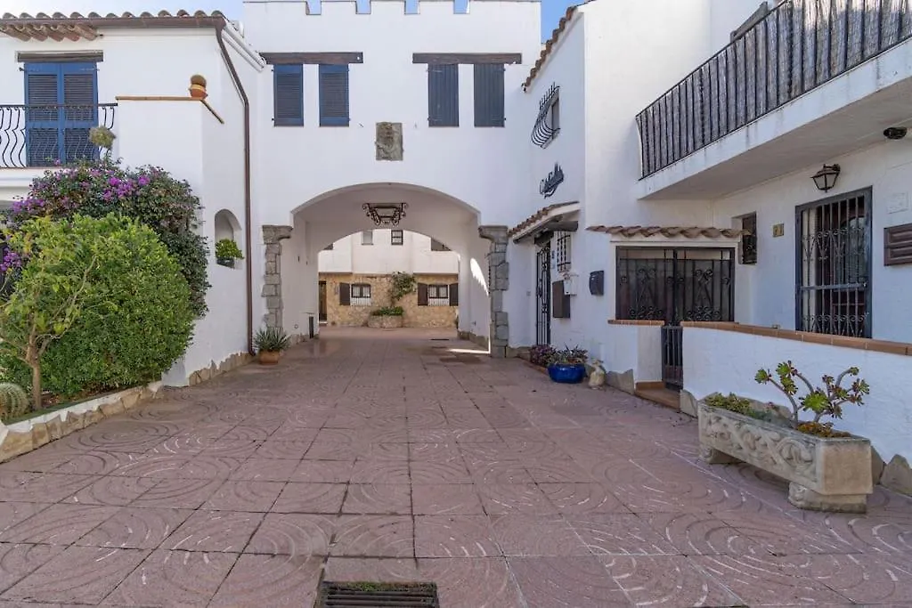 2027 Casa De Pescador Con 3 Habitaciones, Piscina Y Amarre By Homeselectspain Empuriabrava