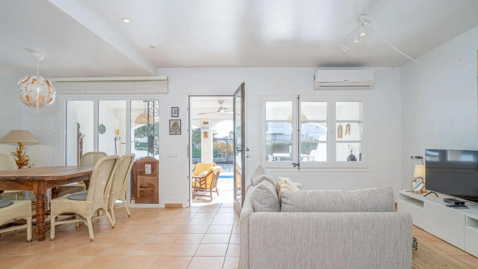 2027 Casa De Pescador Con 3 Habitaciones, Piscina Y Amarre By Homeselectspain Empuriabrava Holiday home